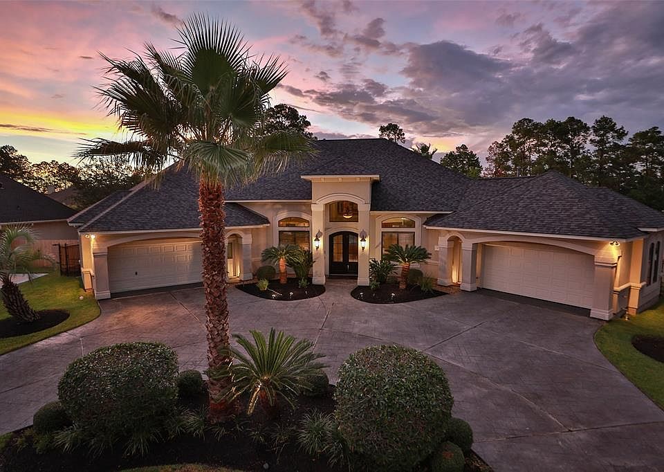 CUSTOM FRONTIER STUCCO HOME - Imagine sitting with a cup of coffee and taking in this magnificent skyline. This fabulous home sits on a tremendous lot with over 17,658 SF and backs to a green belt with no back yard neighbors!