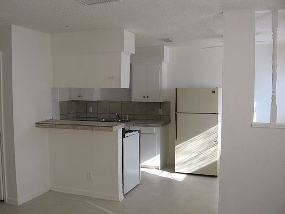 2nd image of 301 E Grady Dr #B