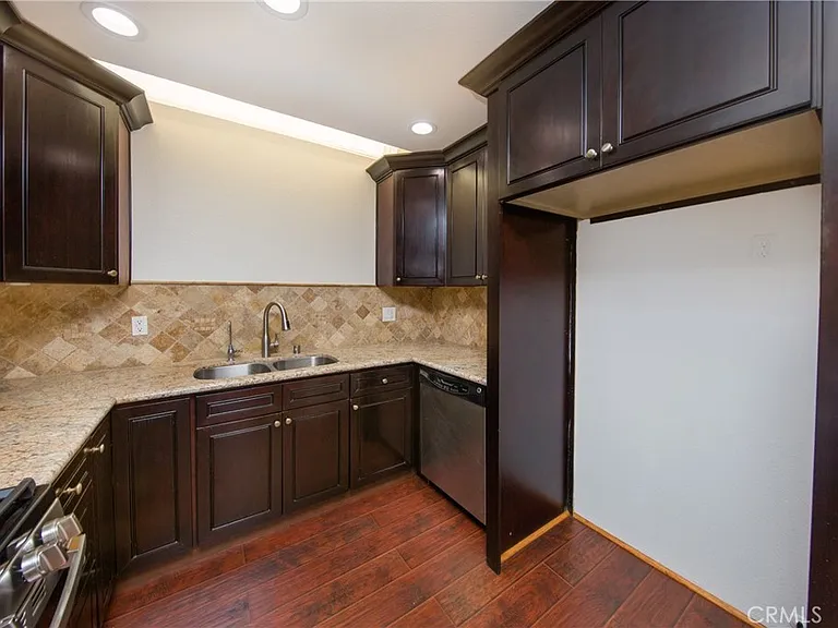 11834 Gilmore St #16 — Photo 7