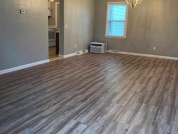 Dining room/living room combo 
13.5' x 23'