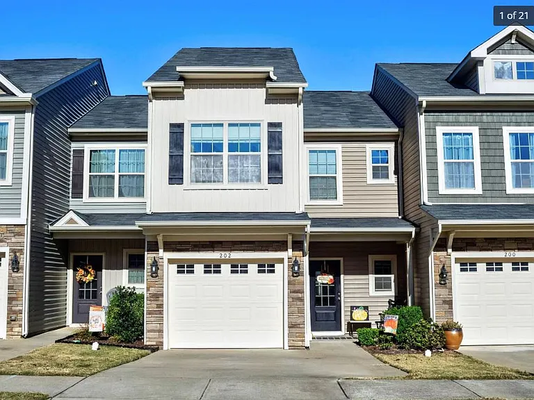 202 Beaconwood Ln — Photo 2