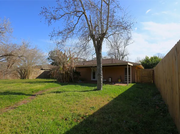 103 E Meadow Ln #103, West Columbia, TX 77486