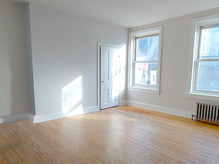 208 E Hanover St #2 — Photo 1