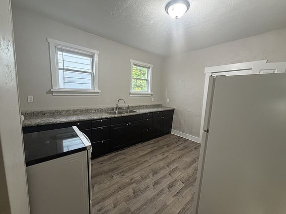 4th image of 1515 E 81st St