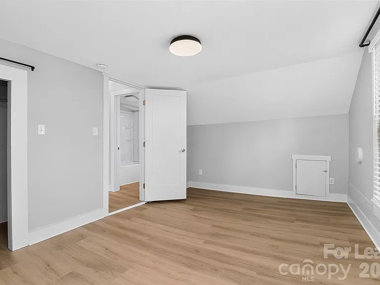 204 E McNeely Ave — Photo 23