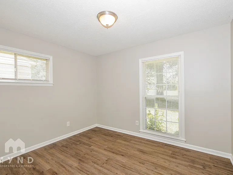 2154 Ashland Dr — Photo 16