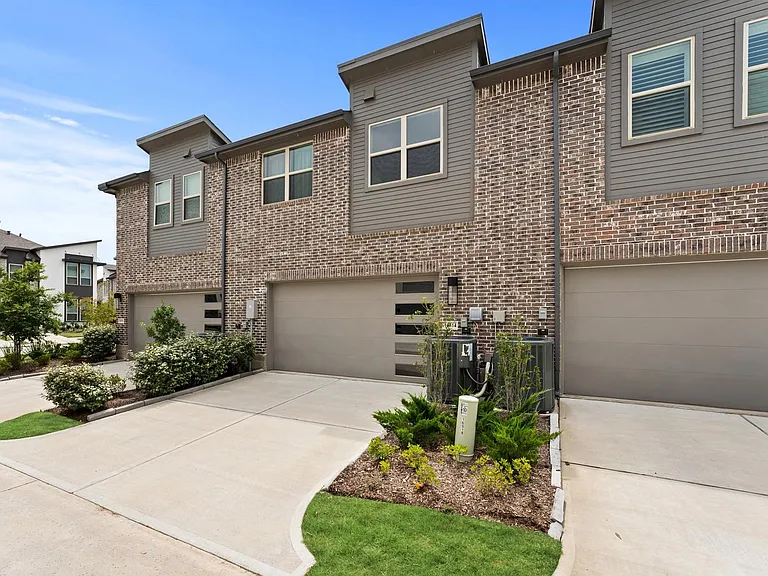 16514 Lake Austin St — Photo 35