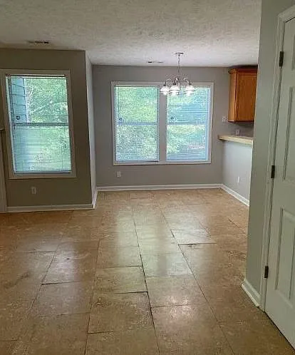 3 bed, 1299 sqft, $1,400 — Photo 4