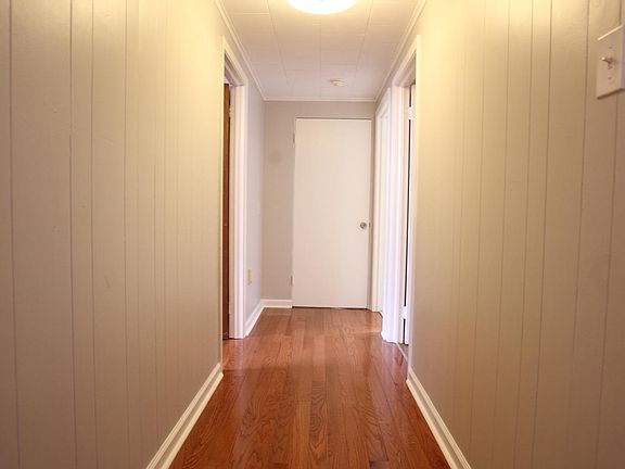 4th image of 704 Arabella St