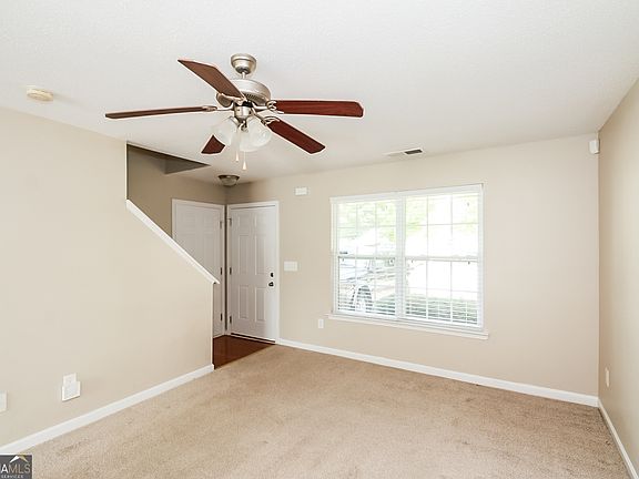5th image of 601 Henni Cir