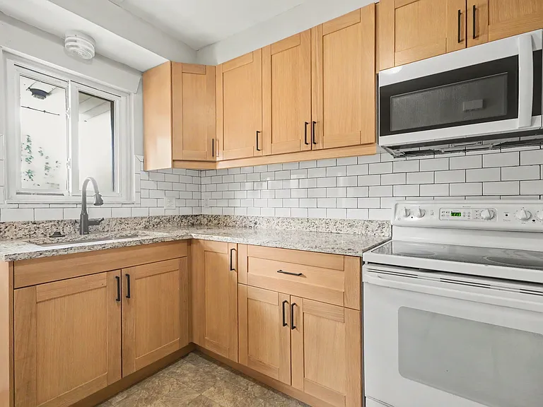 114 Crocker Blvd #114 — Photo 6