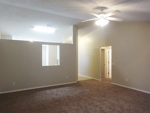 1142 Jaslo St SE — Photo 6