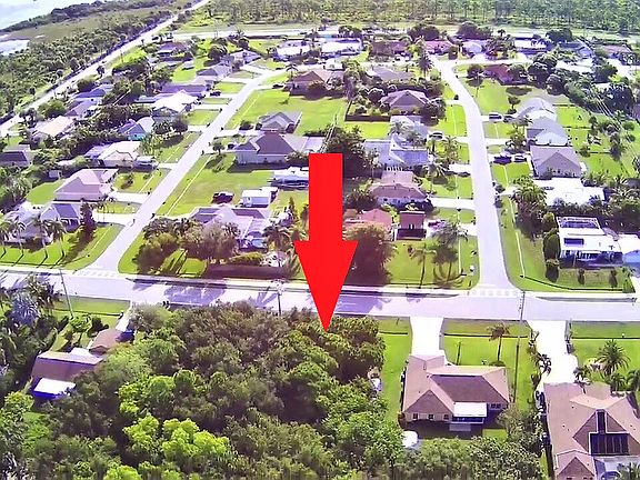 3rd image of 2851 SE Grand Dr