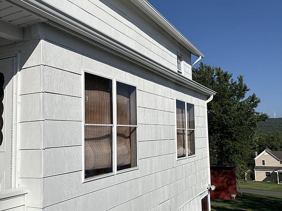 3rd image of 418 Main St