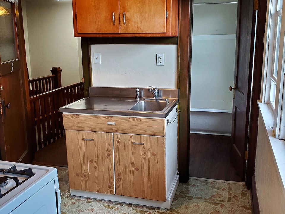 1st image of 815 Minnesota Ave APT 1