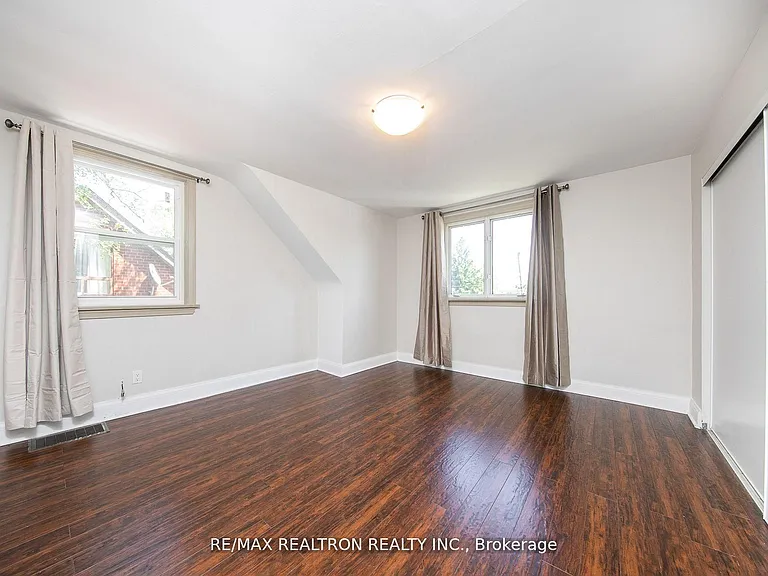 24 Highland Park Blvd — Photo 18