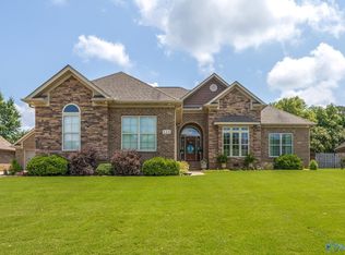 111 Cherry Ridge Dr, New Market, AL 35761