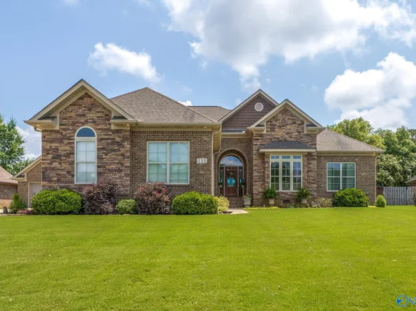 111 Cherry Ridge Dr, New Market, AL 35761