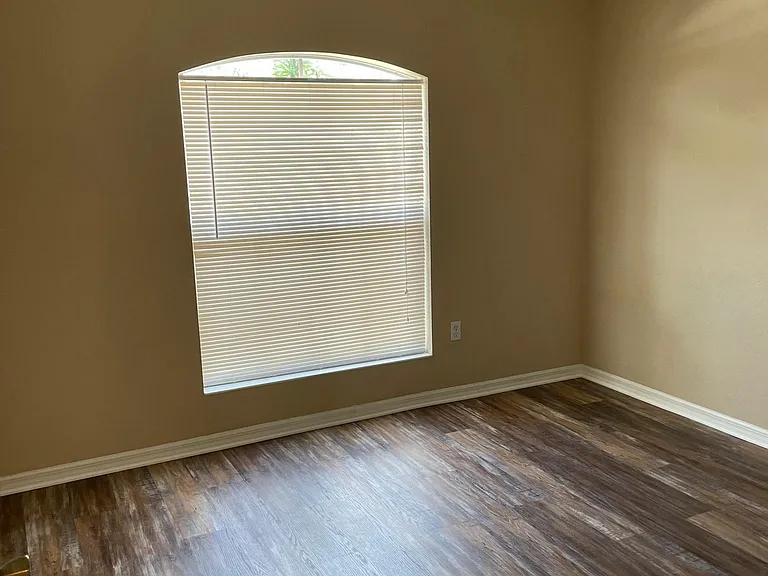 Front bedroom - bedroom 2