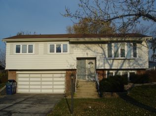 9138 Barberry Ln, Hickory Hills, IL