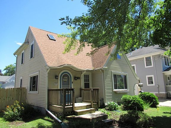 3rd image of 728 Eisenhower Ave