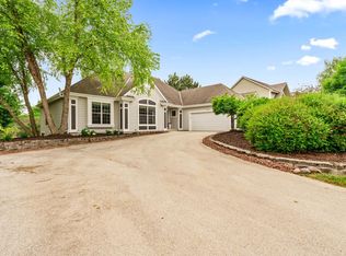 N53W16527 Whitetail Run, Menomonee Falls, WI 53051