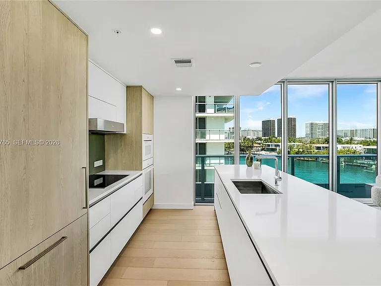 9221 E Bay Harbor Dr #511/512 — Photo 17