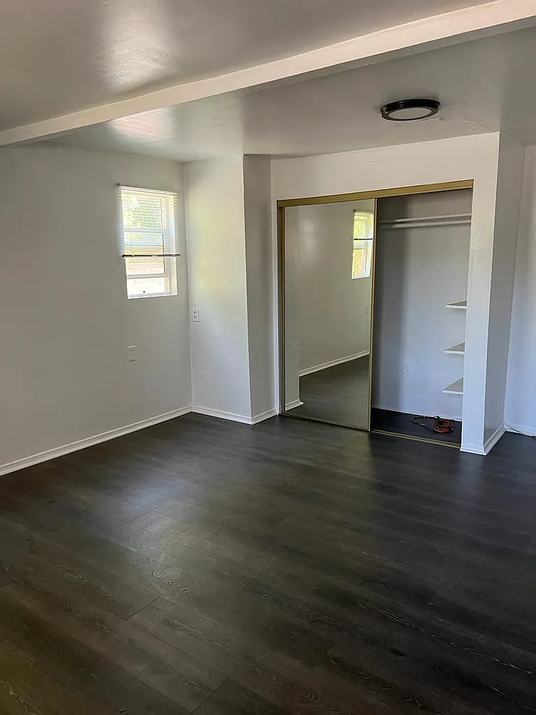 Studio, 200 sqft, $1,300 — Photo 3