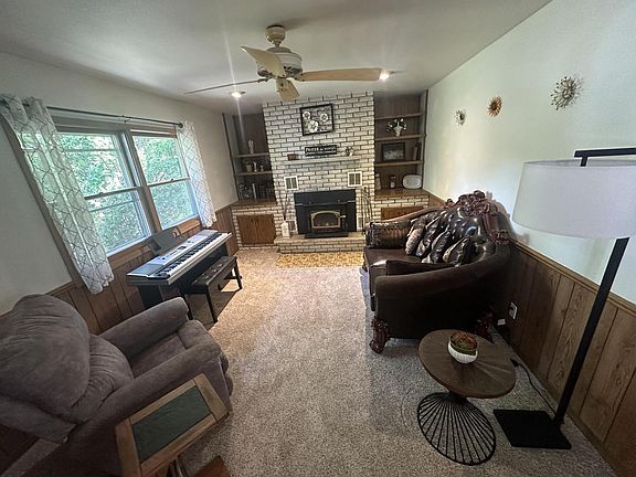 3rd image of 930 Anton ROAD