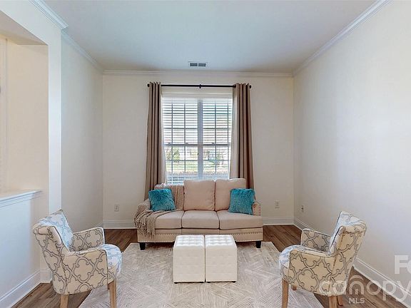 5th image of 902 Platinum Dr