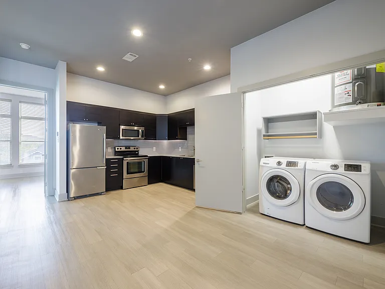1412 S Jennings Ave — Photo 6