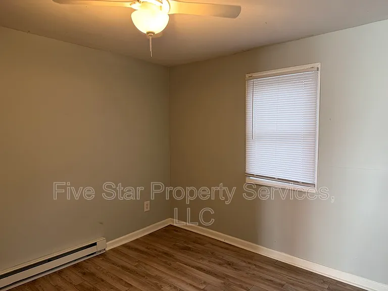 1028 W Iles Ave — Photo 9