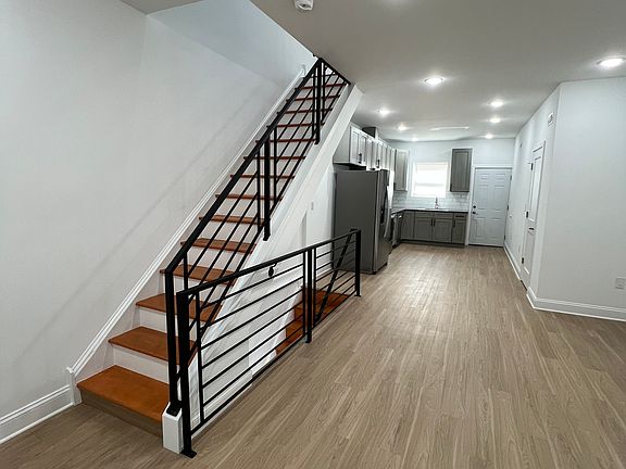 4th image of 630 E Ontario St