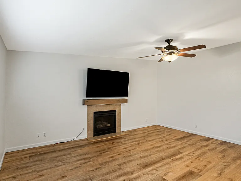 2560 Nautilus Ave NW — Photo 9