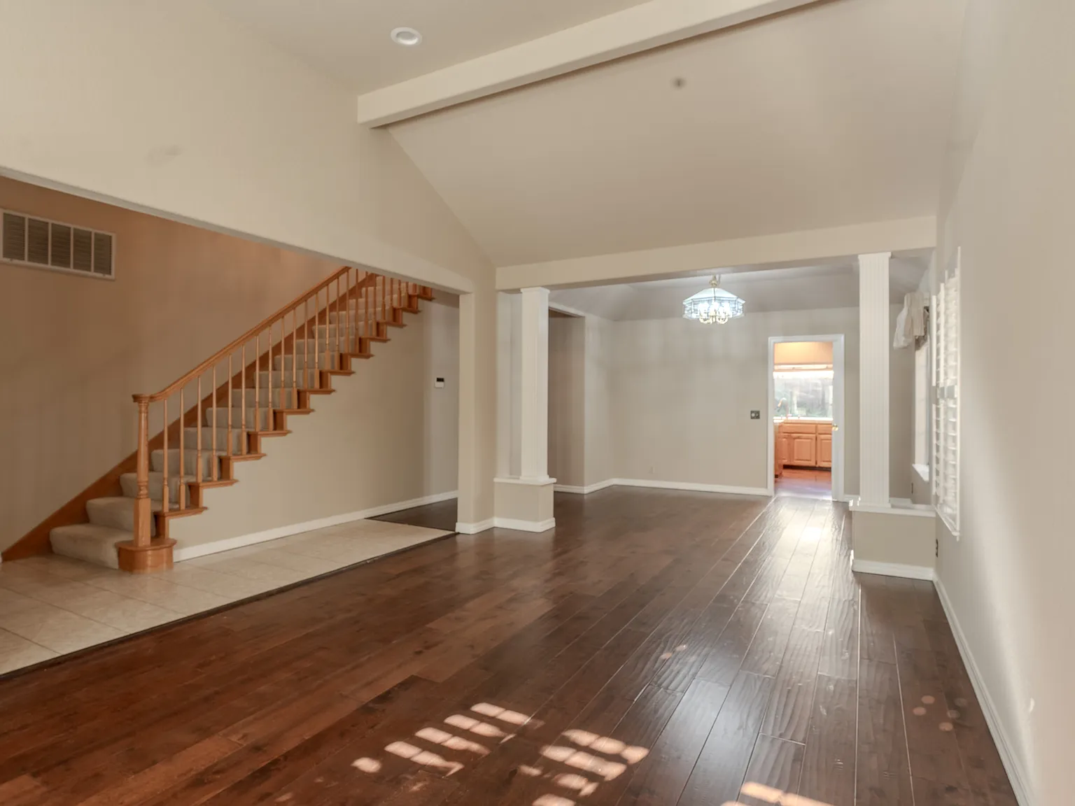 Beautiful, Spacious and Contemporary 4 Bedroom Family Home! — Photo 2