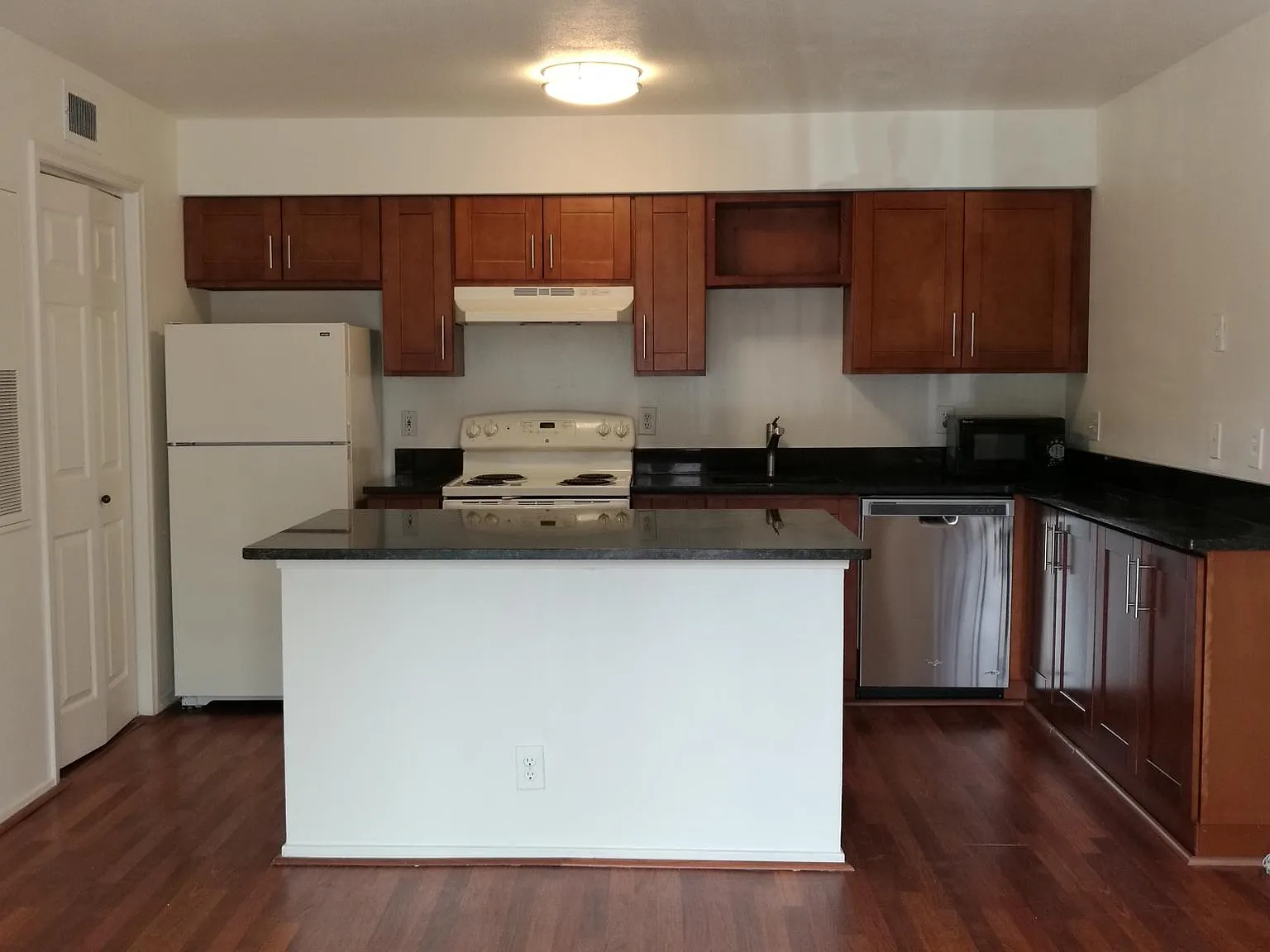1 bed, 530 sqft, $1,800 — Photo 4