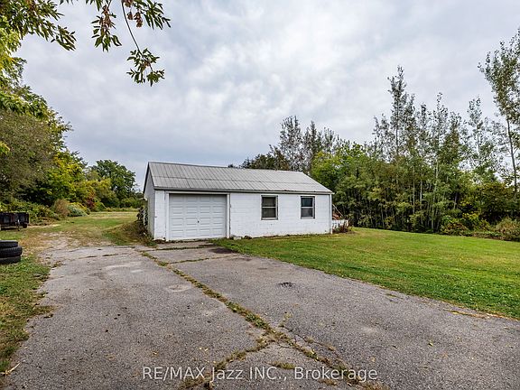 4th image of 1585 Townline Rd N