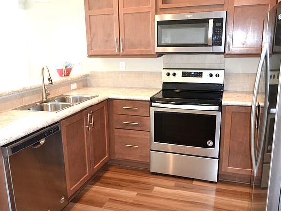 4th image of 731 Holly Hill Dr