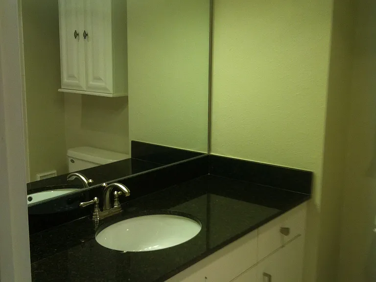 880 Mandalay Ave — Photo 6