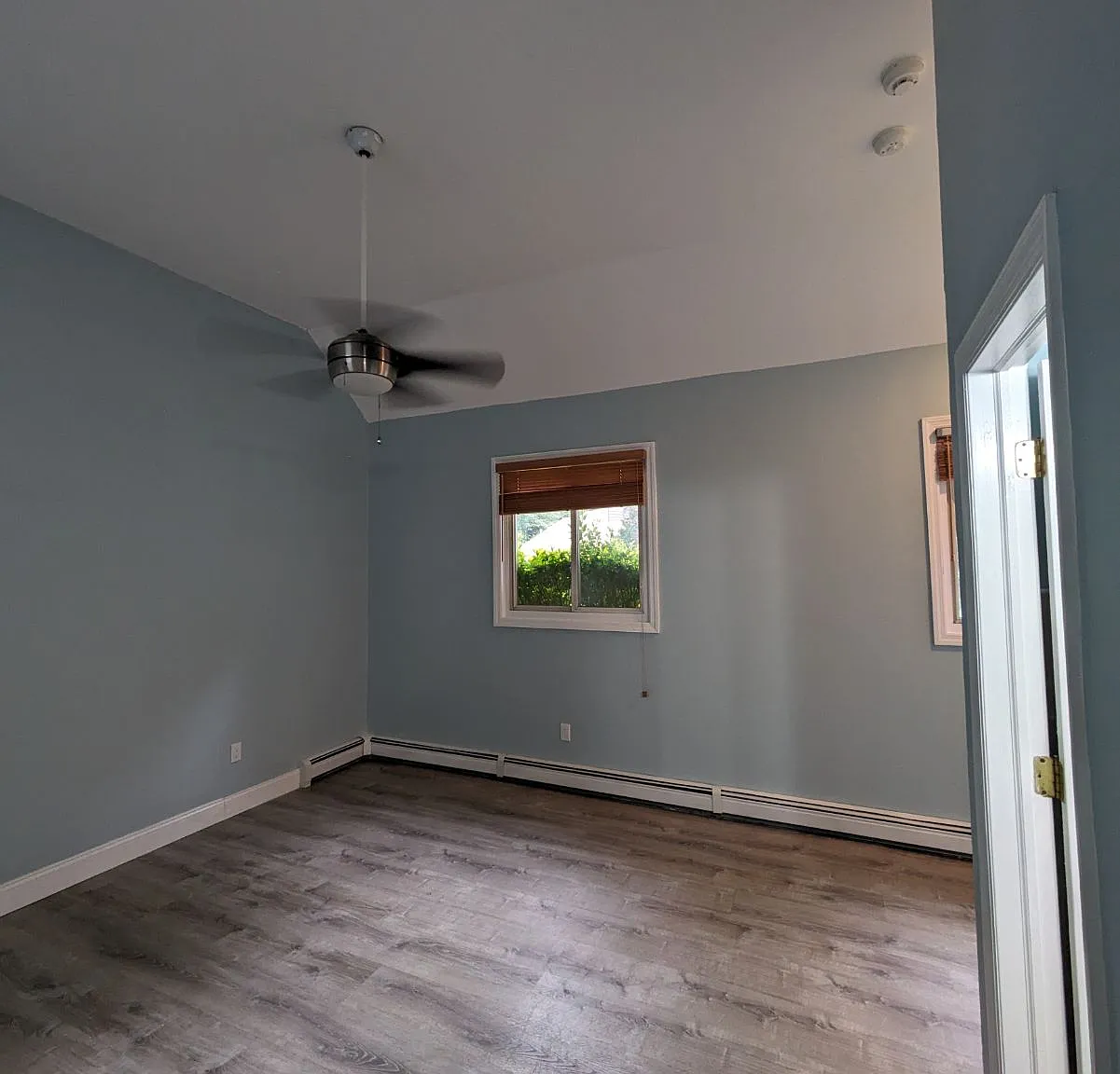 Studio, 425 sqft, $2,600 — Photo 2