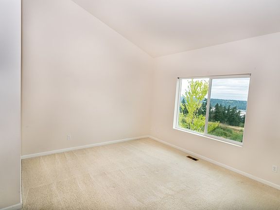 3rd image of 7107 Hazel Pl SE
