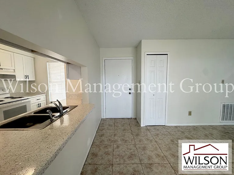 1013 Arizona Ct — Photo 11