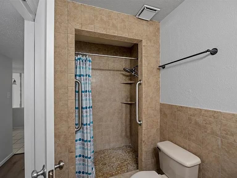 10122 Green Valley Ln — Photo 16