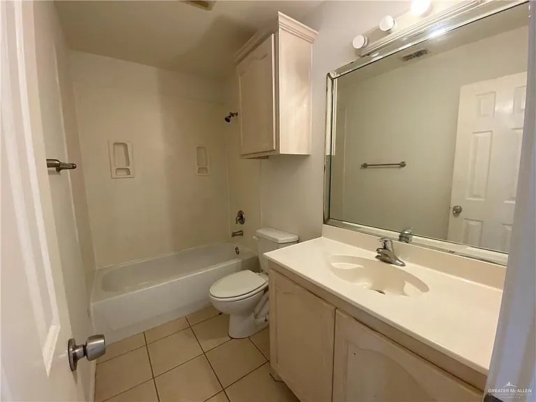 2220 Candlelight Ln #1 — Photo 11