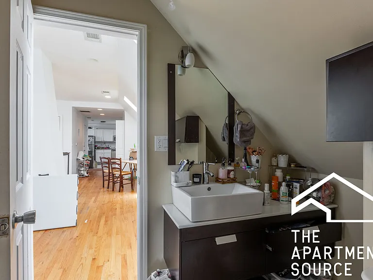 1245 W Barry Ave #T — Photo 13