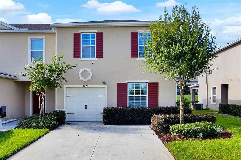 3 bed, 2.5 bath, 1674 sqft, $2,300 — Photo 1