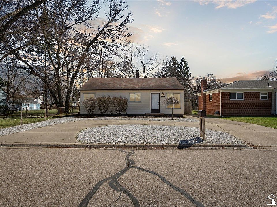 15376 Deering St, Livonia, MI 48154 Zillow