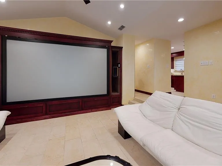 2816 Gardenia Cir — Photo 2