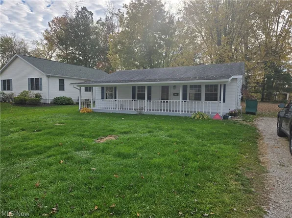 836 S Nearing Cir, Geneva, OH 44041