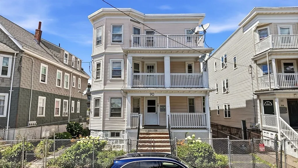4 bed, 1.0 bath, 1425 sqft, $3,700 — Photo 1